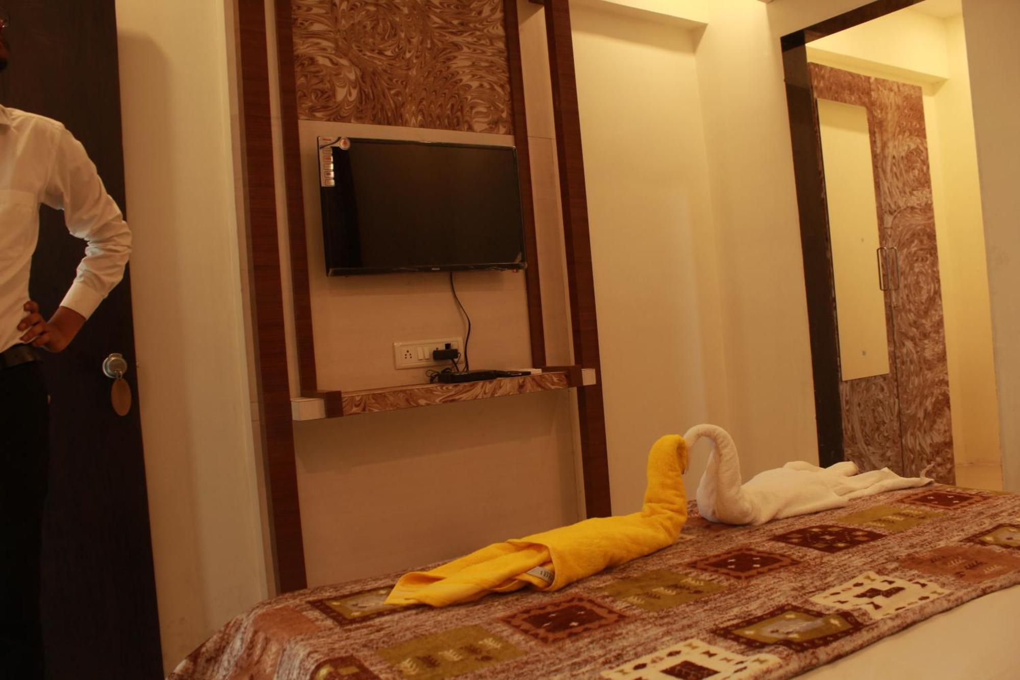 Hotel Skylark Vapi Exterior photo