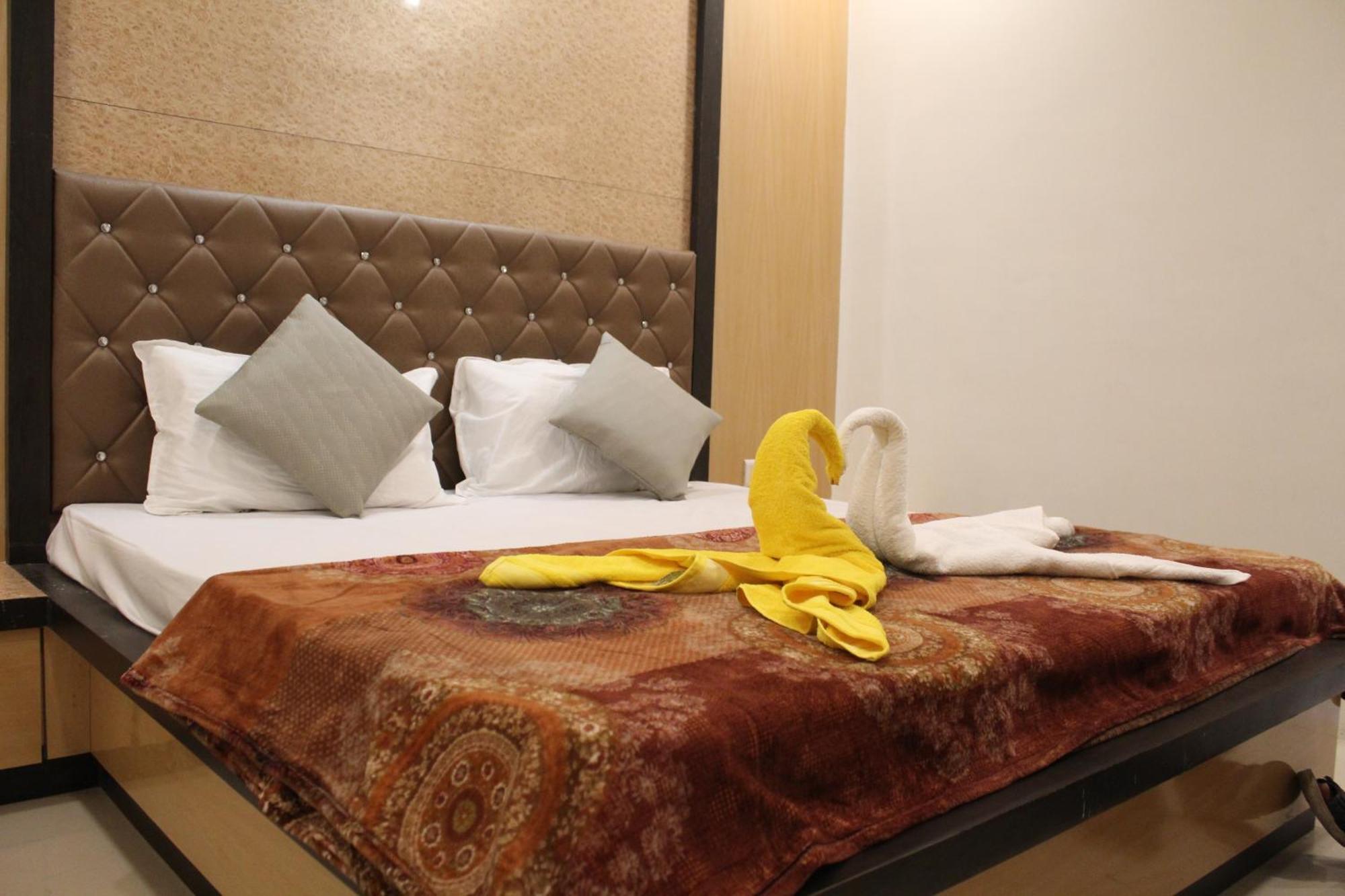 Hotel Skylark Vapi Exterior photo